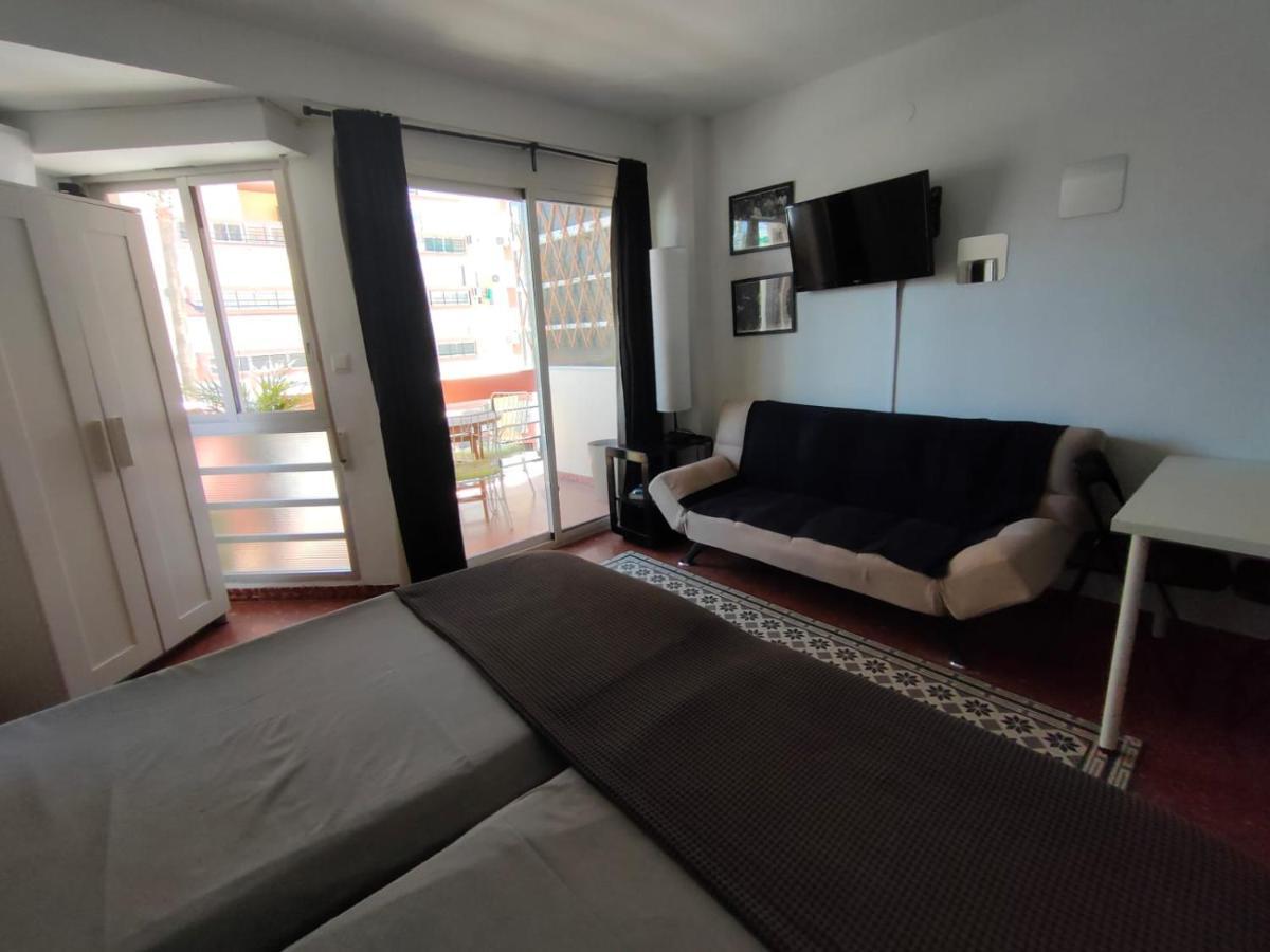 Flat2 Studio 150M From The Beach With Pool Torre Del Mar Exteriör bild